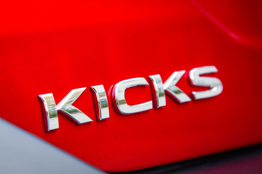 Логотип Nissan Kicks 2018 года  (NA) (фото 14 из 33)